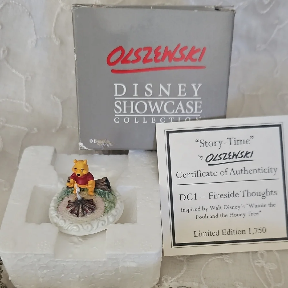 Disney OLSZEWSKI Collection Gold Base - DCI Fireside Thoughts 